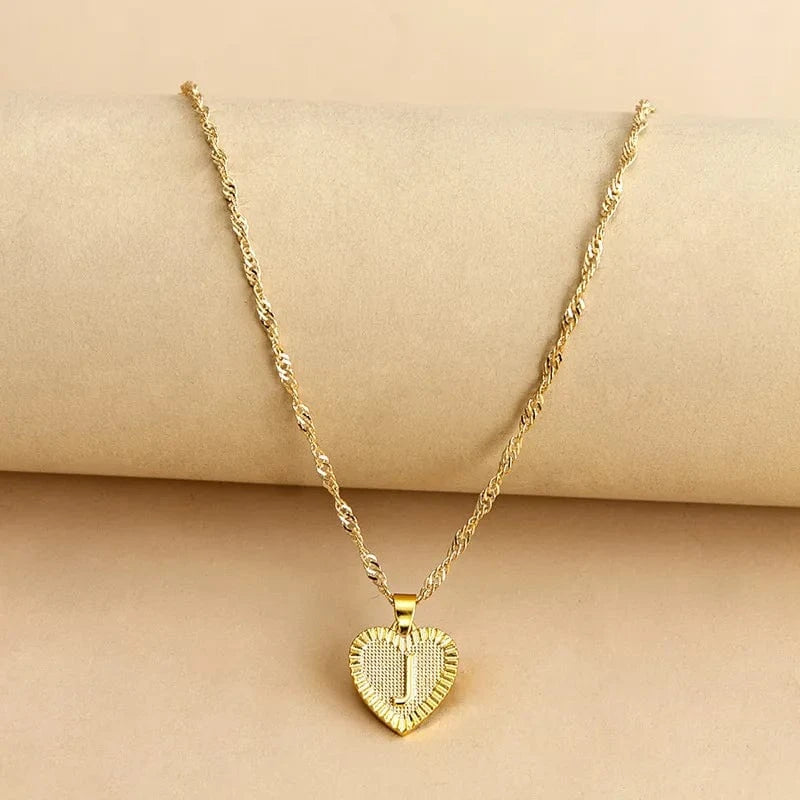 Best Selling 18k Gold Plated Initial Letter Pendant Women 26 Letters Love Tiny Heart Shaped Stainless Steel Jewelry