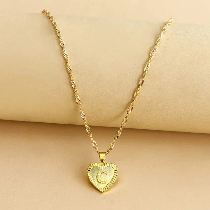 Best Selling 18k Gold Plated Initial Letter Pendant Women 26 Letters Love Tiny Heart Shaped Stainless Steel Jewelry