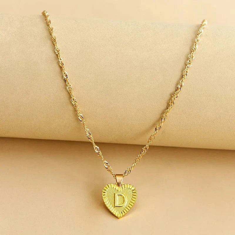 Best Selling 18k Gold Plated Initial Letter Pendant Women 26 Letters Love Tiny Heart Shaped Stainless Steel Jewelry