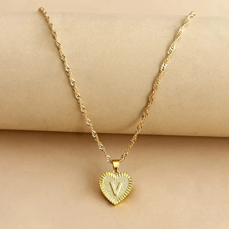 Best Selling 18k Gold Plated Initial Letter Pendant Women 26 Letters Love Tiny Heart Shaped Stainless Steel Jewelry