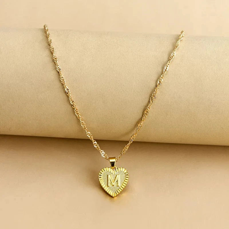 Best Selling 18k Gold Plated Initial Letter Pendant Women 26 Letters Love Tiny Heart Shaped Stainless Steel Jewelry