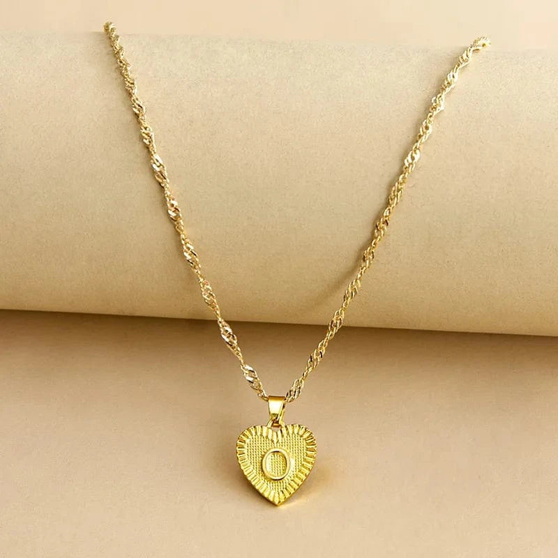 Best Selling 18k Gold Plated Initial Letter Pendant Women 26 Letters Love Tiny Heart Shaped Stainless Steel Jewelry