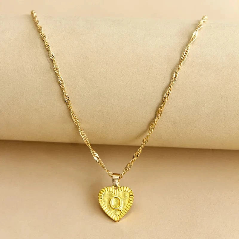 Best Selling 18k Gold Plated Initial Letter Pendant Women 26 Letters Love Tiny Heart Shaped Stainless Steel Jewelry