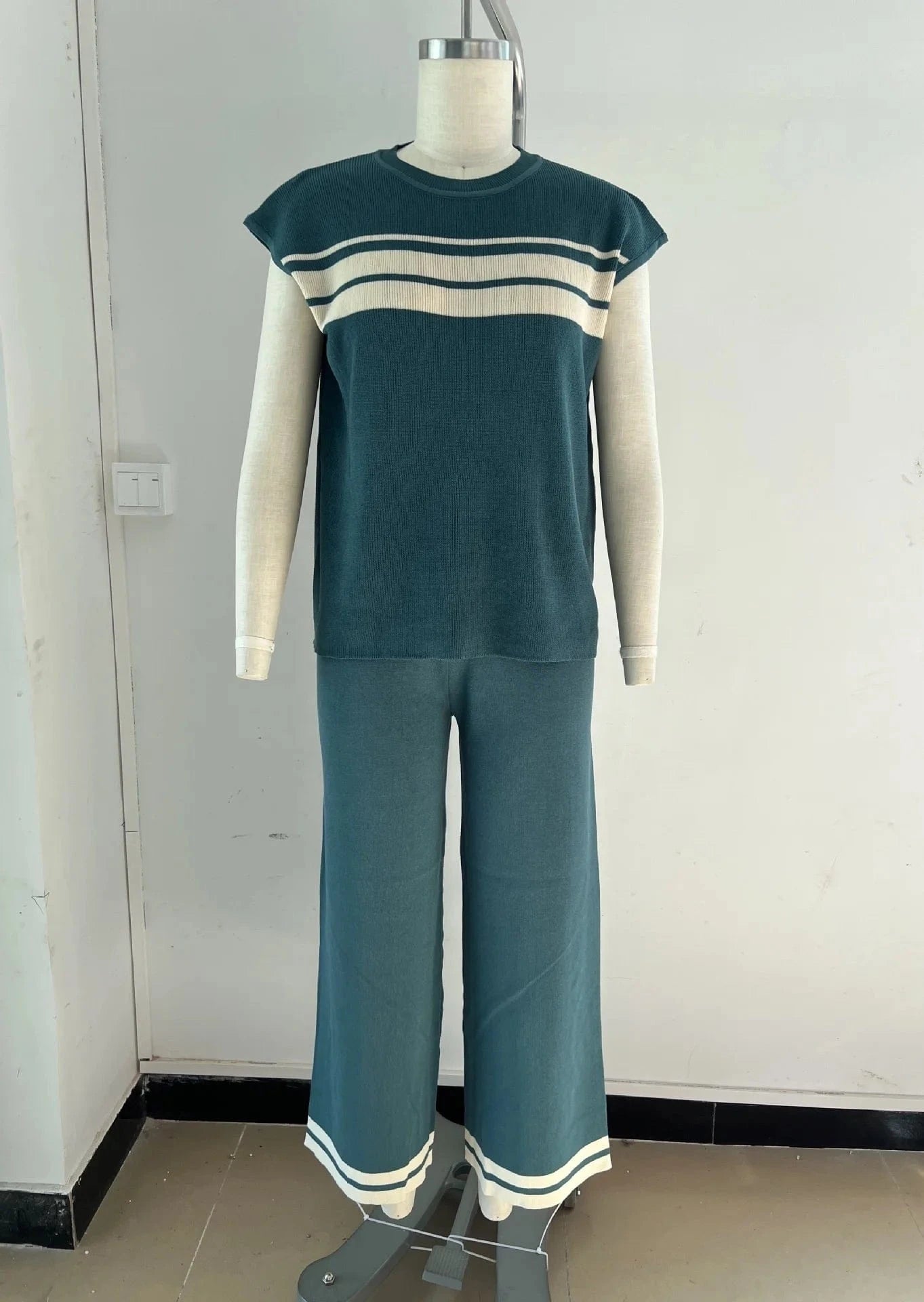 Boutique Wholesale 2024 Autumn New Loose Contrast Stripe Sleeveless Top High Waist Wide Leg Pants Women's Set