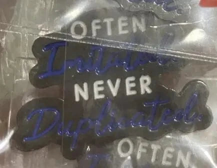 Brooch / Blue white / As shown in the figure Red and White Often Imitated Never Duplicated Delta Diva Sorority Lapel Pin Jewelry