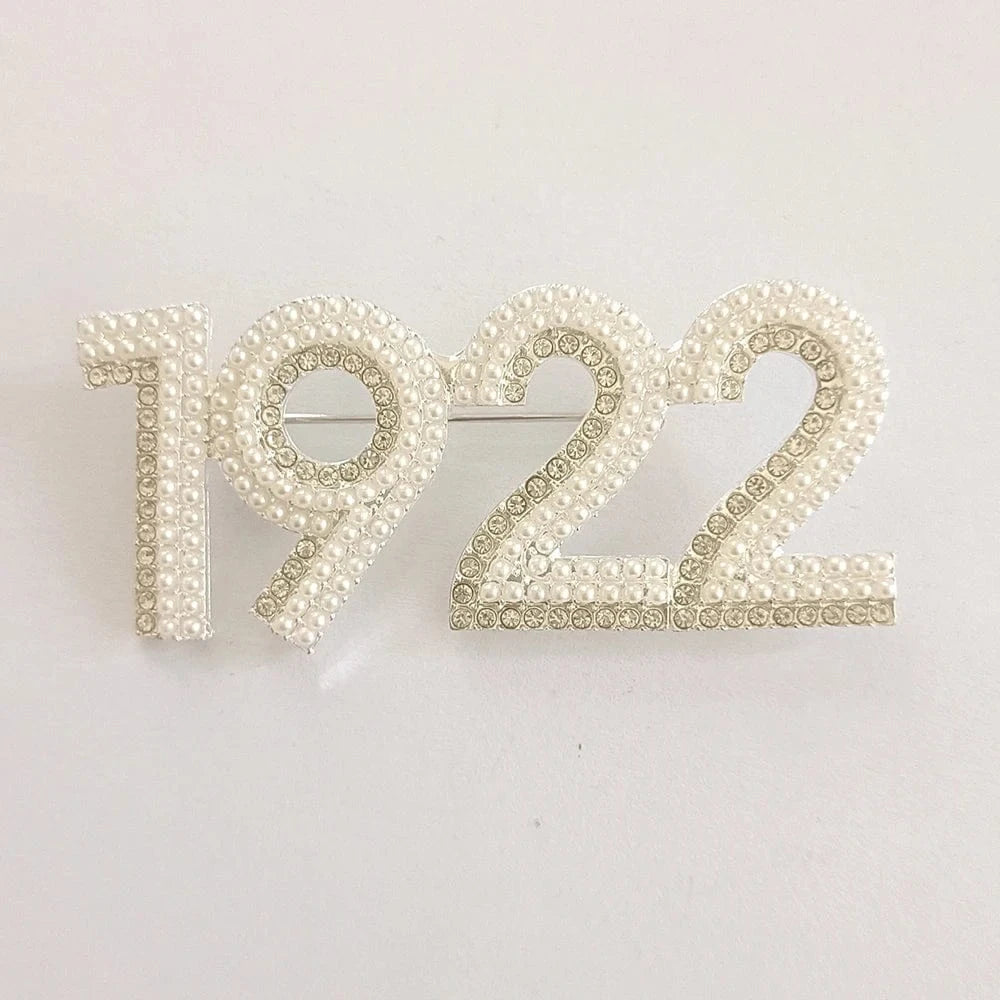 classic / 1922 / Silver Plated Digital 1920 1922 Fashion Metal Alloy Greek Sorority Brooch White Pearl Crystal Number Lapel Pin For Women Jewelry Accessories