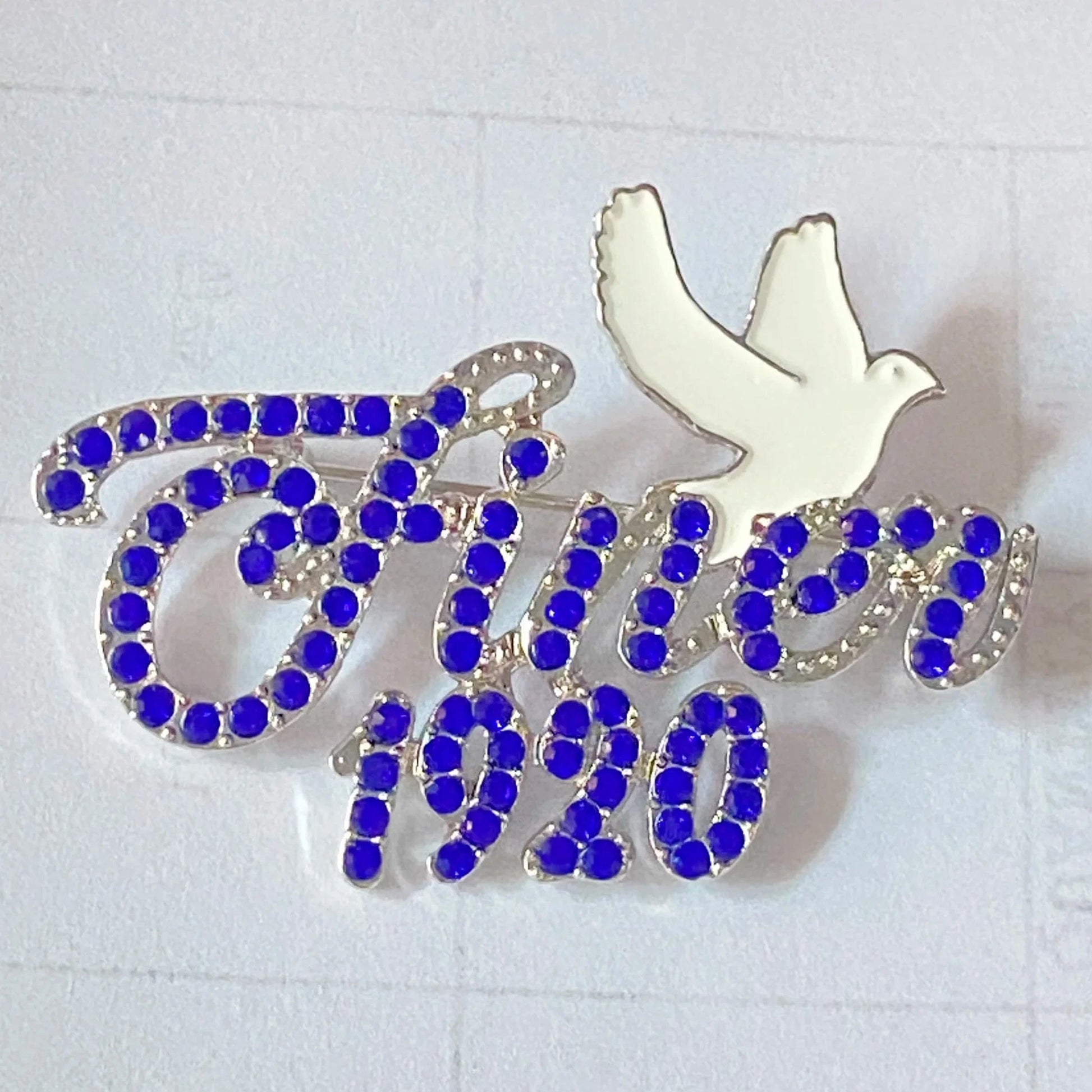 classic / 4 / Silver Plated Greek Sorority ZPB 1920 Blue Rhinestone White Pearl Pigeon Stone Brooches Women Jewelry Accessories