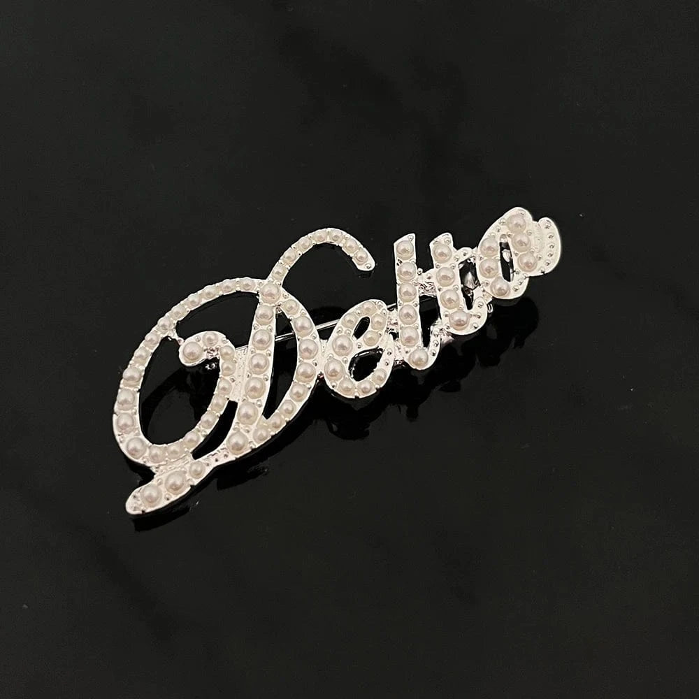 classic / delta / Silver Plated Script OO-OOP Diva Delta Letter Greek Sorority Lapel Pin For Women White Pearl Pins Gift for Women Girls Brooch Jewelry