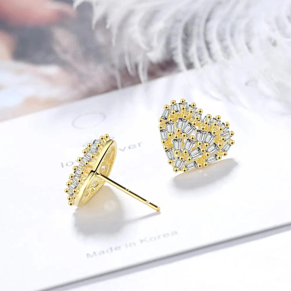 Classic Design Dazzling Heart Stud Earrings for Women High Quality Romantic Female Accessories Timeless Styling Jewelry
