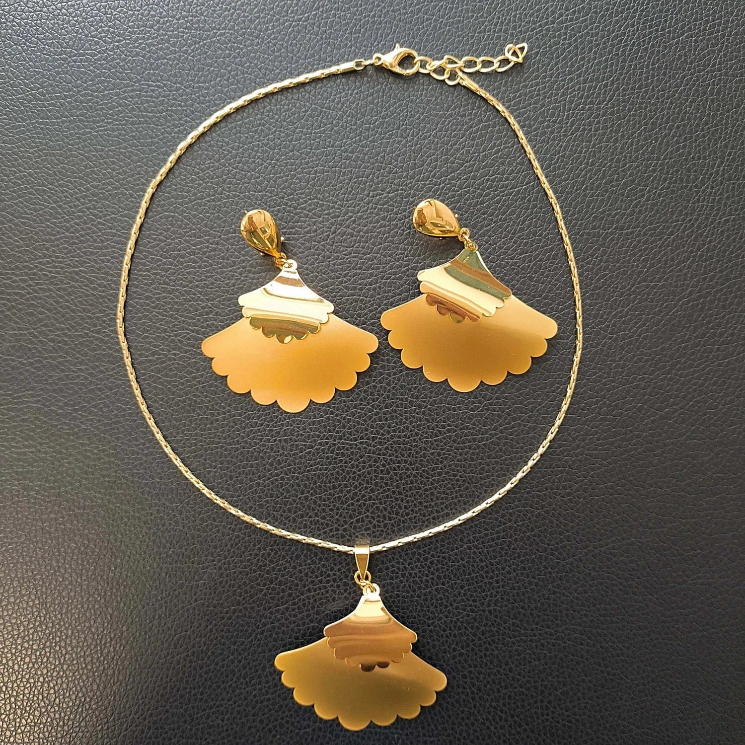 classic / Gold Yulaili Popular Hotseling Leaf Shape Pendant Necklace Earrings 2PC Jewels Set Luxury 24k Gold Plated Banquet African Jewelry