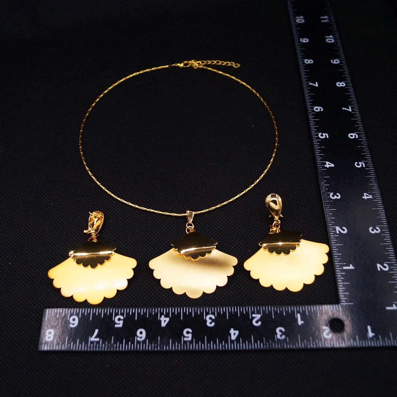 classic / Gold Yulaili Popular Hotseling Leaf Shape Pendant Necklace Earrings 2PC Jewels Set Luxury 24k Gold Plated Banquet African Jewelry