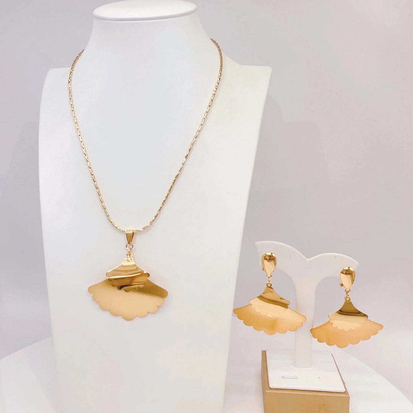 classic / Gold Yulaili Popular Hotseling Leaf Shape Pendant Necklace Earrings 2PC Jewels Set Luxury 24k Gold Plated Banquet African Jewelry