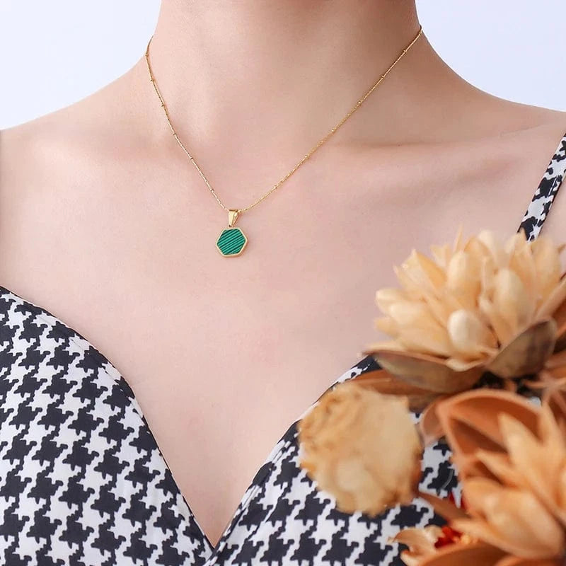 CLASSIC / P424 Golden polygonal acrylic necklace Custom Design Geometric White Sea Shell Acrylic Rhombus Square Round Necklace Jewelry