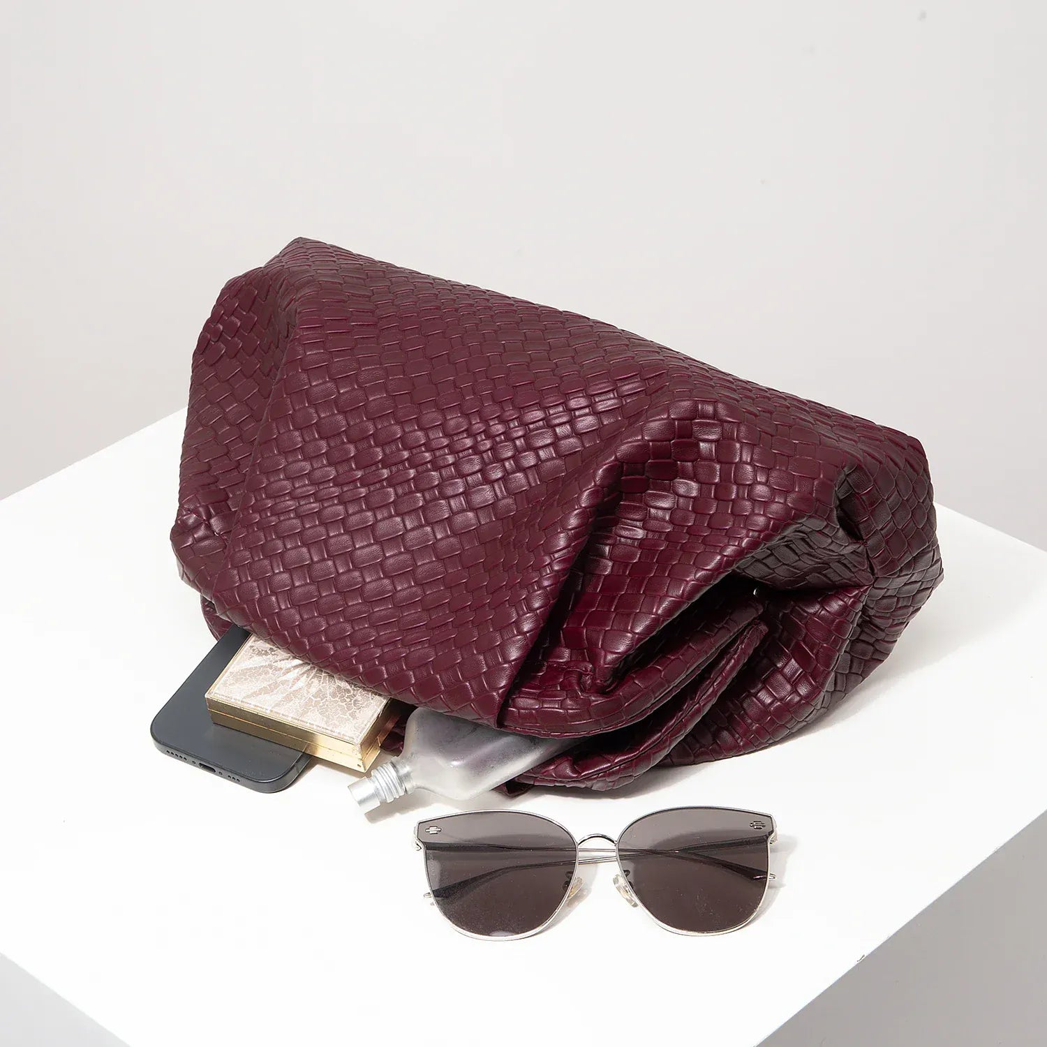 Dark Red Vintage Artificial Leather Woven Pattern Clutch Bag，Burgundy Bag，Porm Dresses for Women，Large Capacity Women Purse