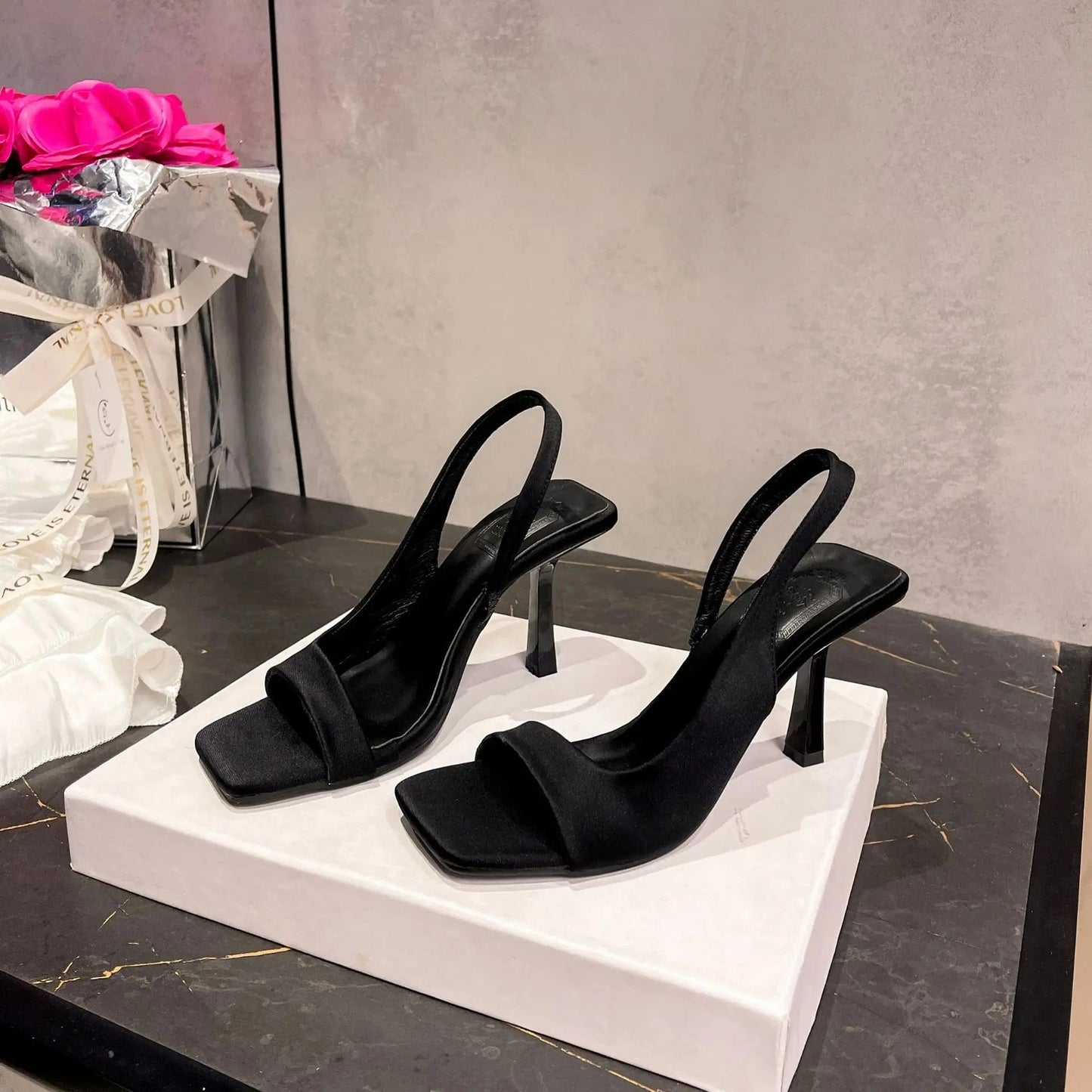 Dropshipping Custom Logo Fashion Designer Red Color Women High Heel Square Toe Pumps Thin Heels Sandals