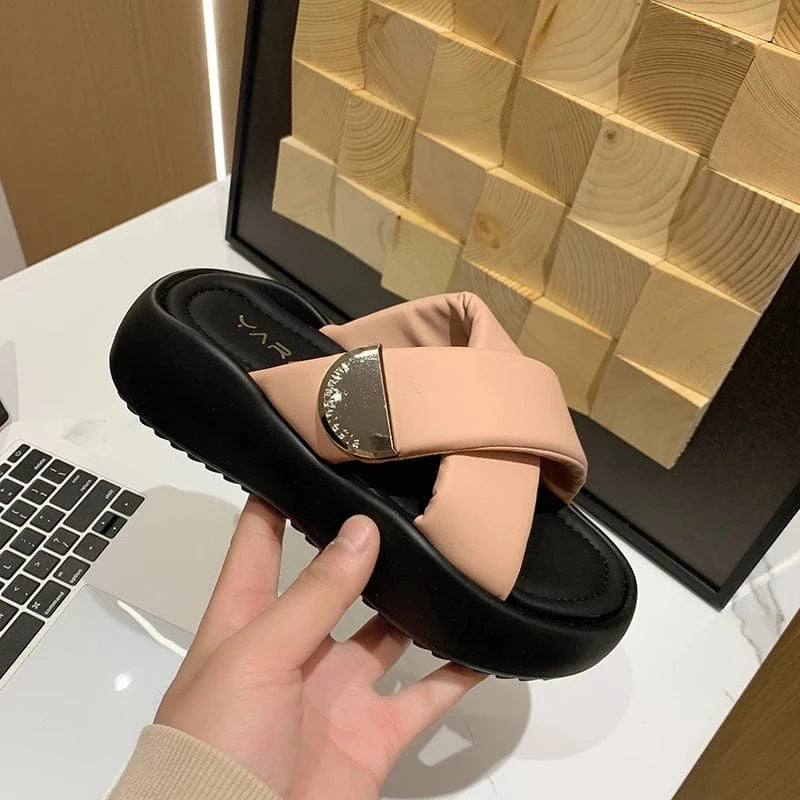 Dropshipping Custom Logo Summer INS Style Women`s Flat Slippers Fashion Comfortable Outdoor Beach Slides Slippers