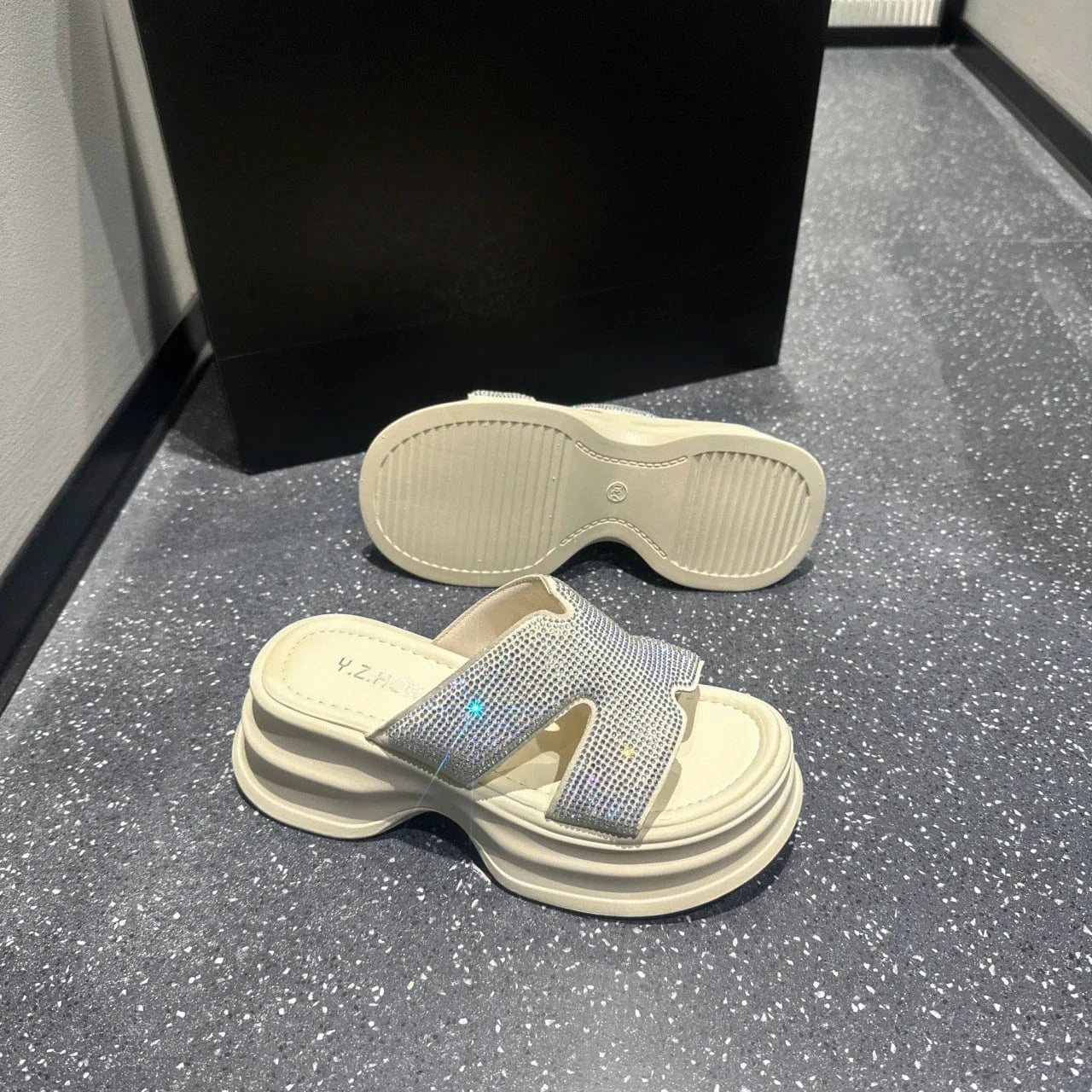 Dropshipping Custom Logo Summer New Rhinestone Slippers Breathable Comfortable Ladies Wedges Sandals