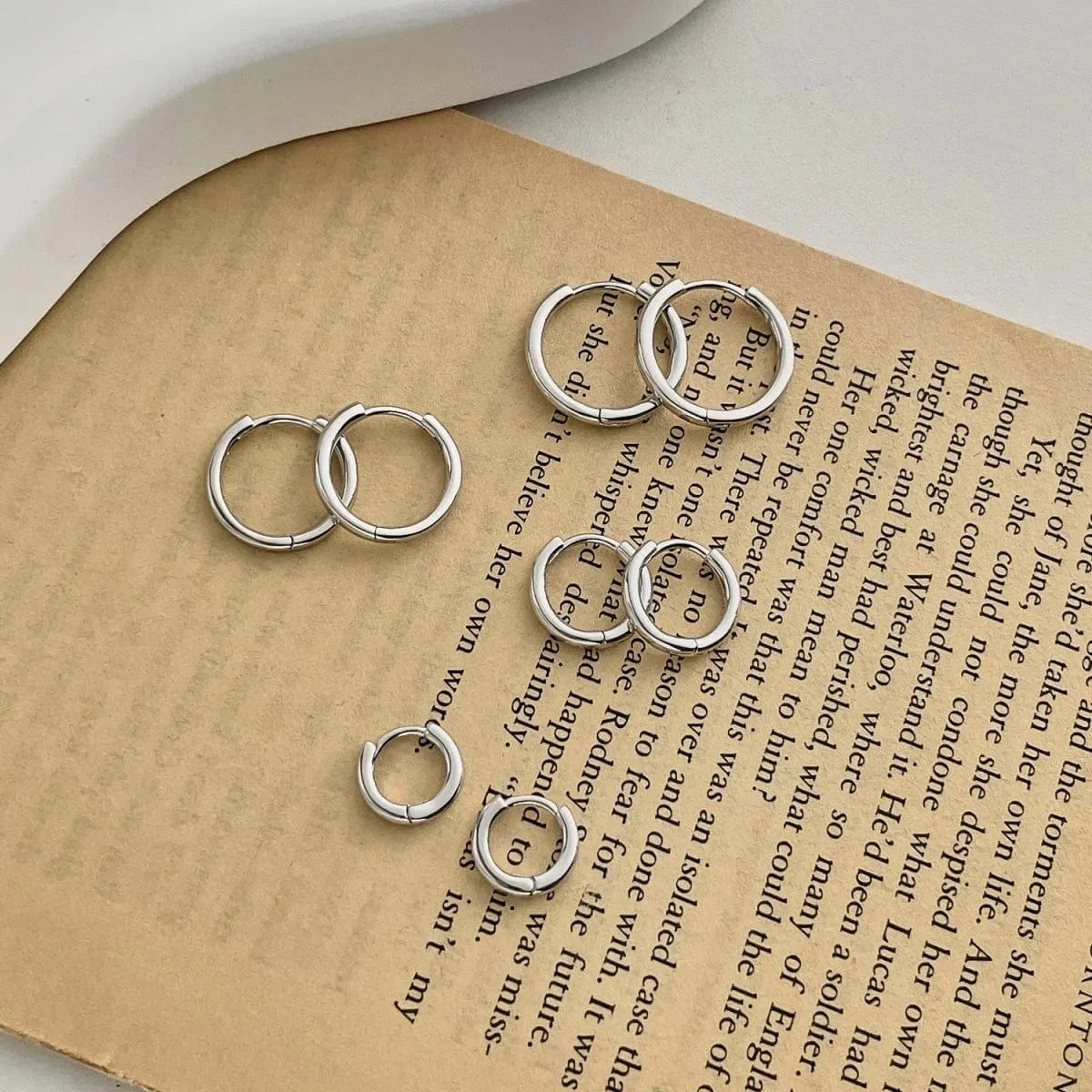 Dylam Hypoallergenic Tarnish Free Round S925 Silver Circle Huggie Hoop Earring For Women 18K Gold Plated Hoops Earrings Woman