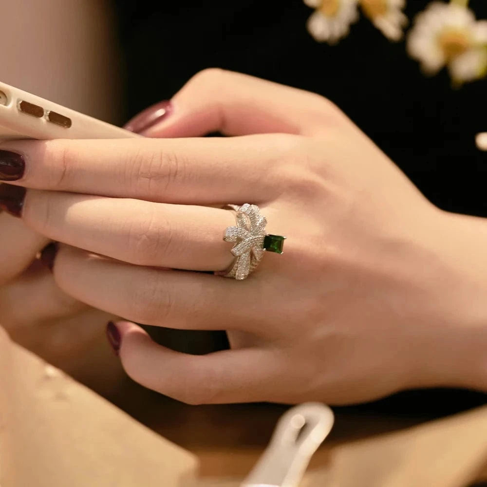 Dylam New Design Fashion Fine Jewelry 925 Sterling Silver Rhodium Plated Women Emerald 5A Cubic Zirconia Bow Knot Rings