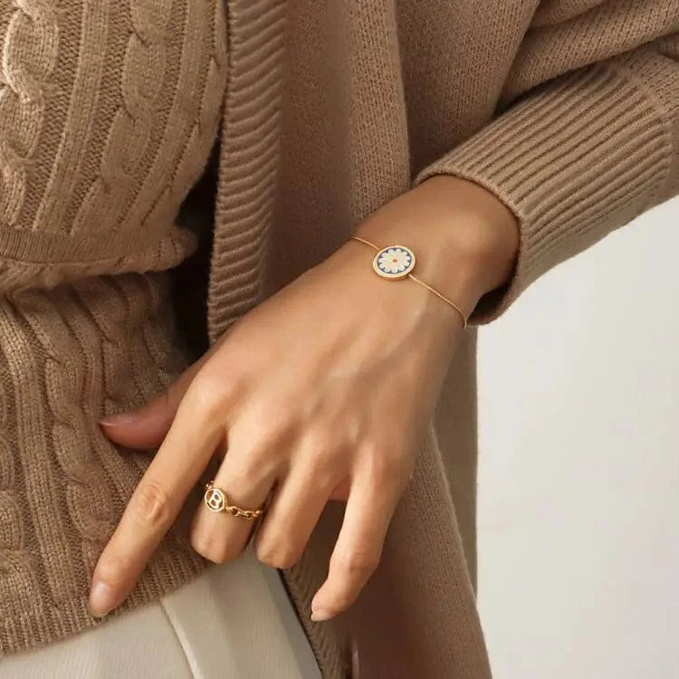 E117 - Gold coloured bracelet - Adjustable drawstring Professional Design Jewelry Sets Gold Stainless Steel Plated Christmas for Women 18K Romantic Geometric Custom Size Acceptable