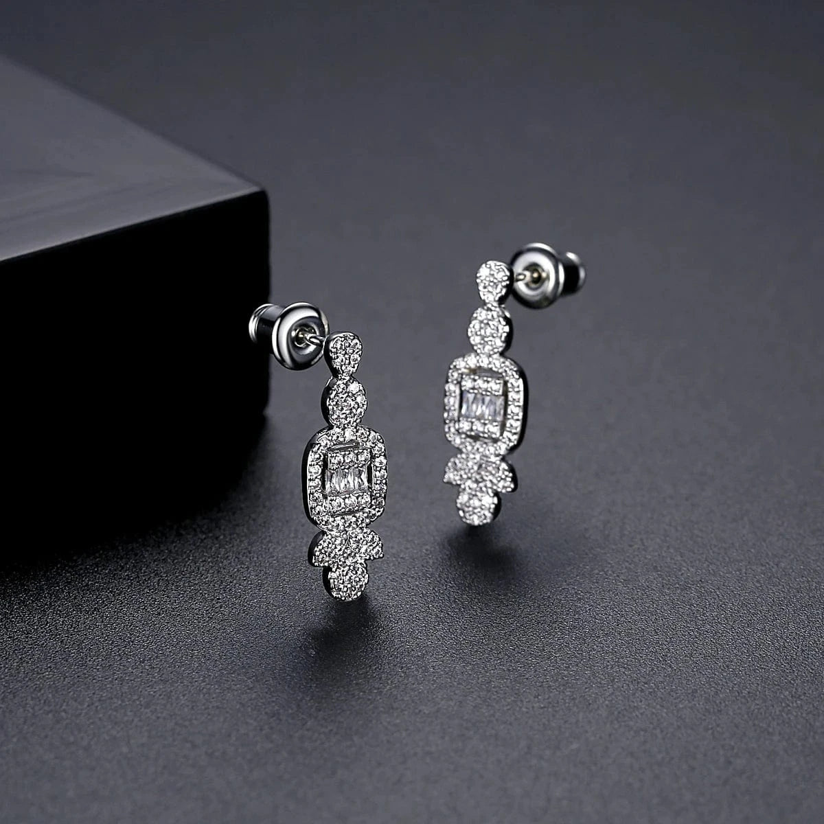 E21051317 LUOTEEMI Top Fashion Bridal Jewelry Charm Trendy Erring Woman Modern Selling 2022 Braid Lady Organizer Drop Earring