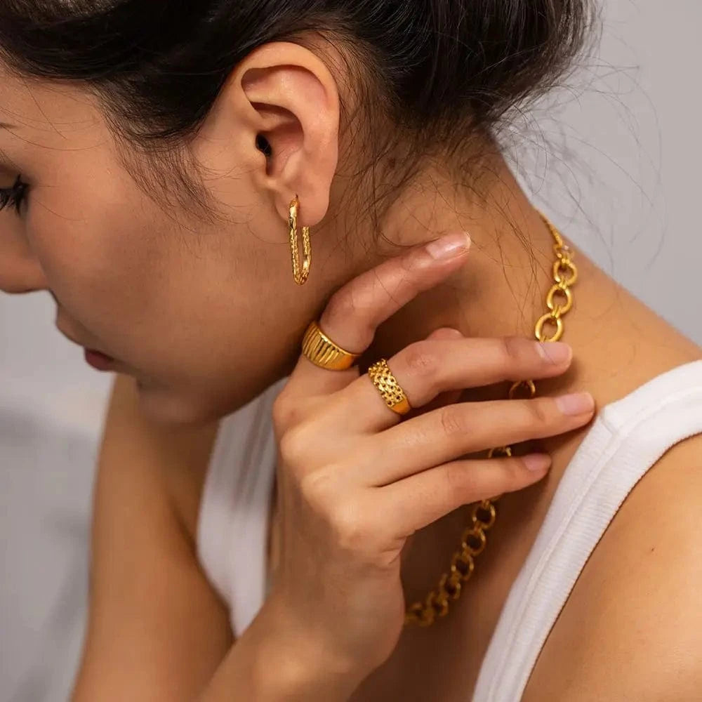 E2171 E2171 Charm 18k Gold Plated Stainless Steel Jewelry Waterproof Geometric U Shaped Texture Earrings for Girls