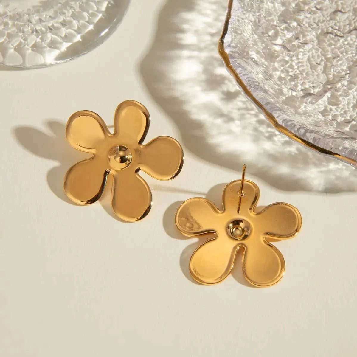 E2183 E2183 18K Gold Plated Stainless Steel Smooth Flower Earrings Hypoallergenic Tarnish-Free Jewelry