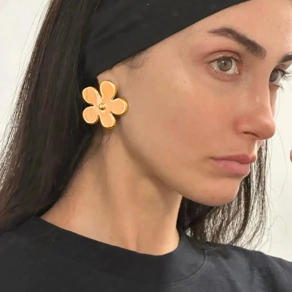 E2183 E2183 18K Gold Plated Stainless Steel Smooth Flower Earrings Hypoallergenic Tarnish-Free Jewelry