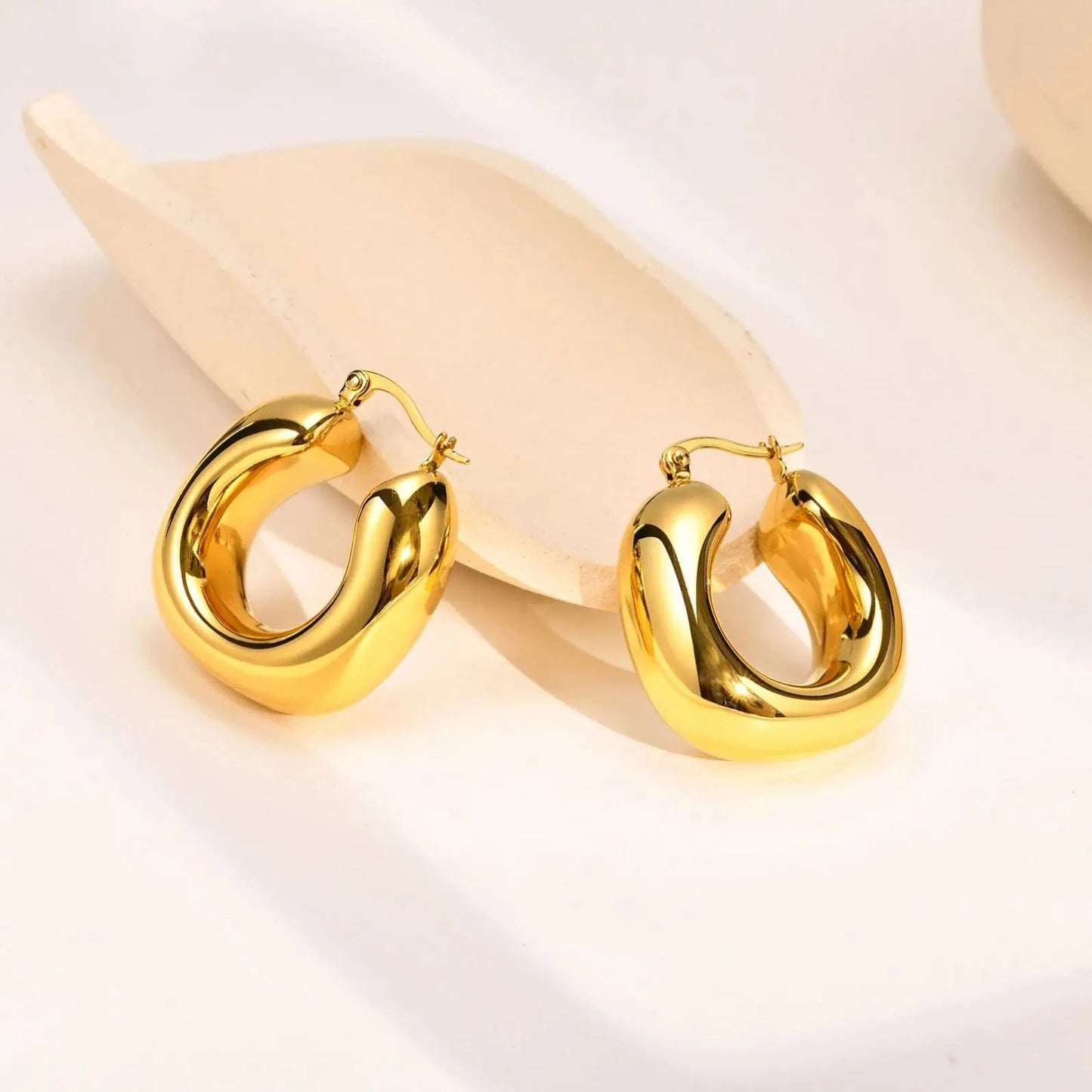 E2237 E2237 Charm 18K Gold Plated Stainless Steel Jewelry Gift Waterproof CC Shaped Chunky Earrings for Women