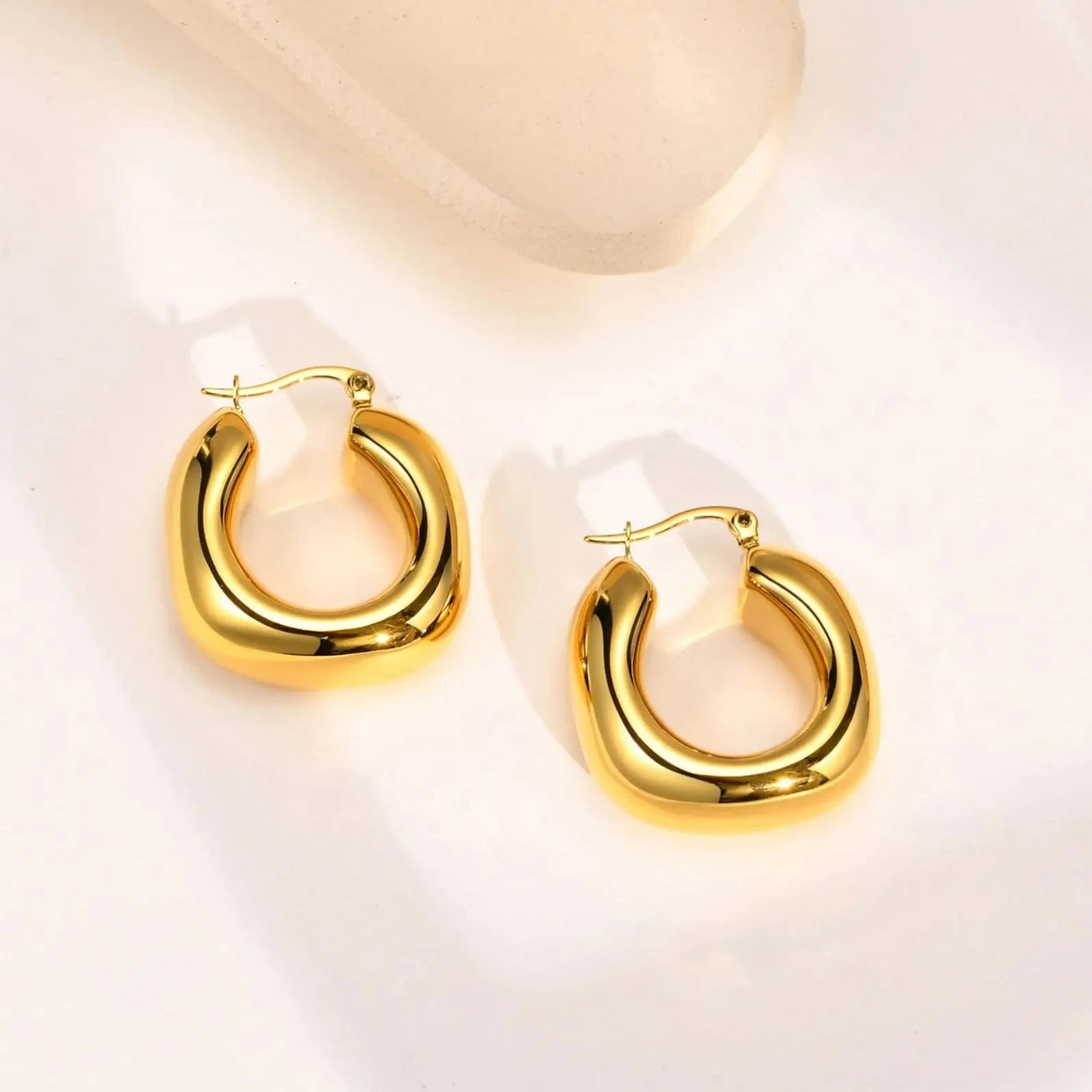 E2237 E2237 Charm 18K Gold Plated Stainless Steel Jewelry Gift Waterproof CC Shaped Chunky Earrings for Women