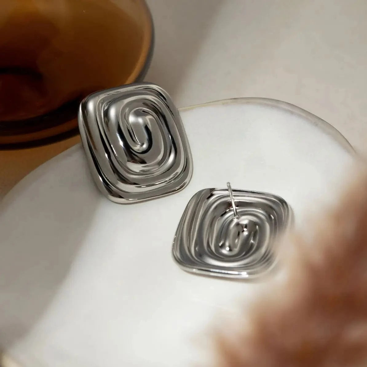 E2907 Jewelry High Polish 18K Gold Plated Stainless Steel Rectangle Square Spiral Hammer Stud Earring