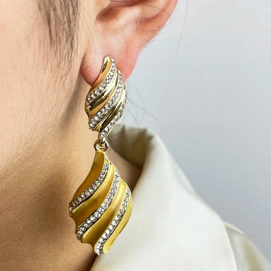 earrings classic / Gold African Women Drop Earrings