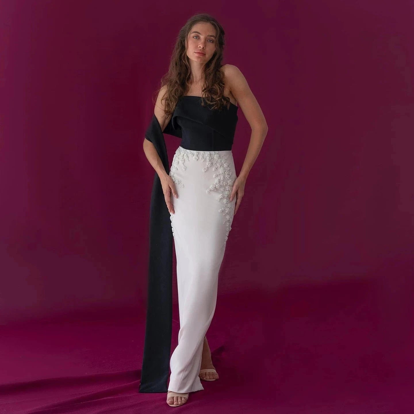 Elegant Black And White Strapless Evening Dress With Cape 2024 Luxury Beaded Arabic Women Wedding Party Gowns Sz419