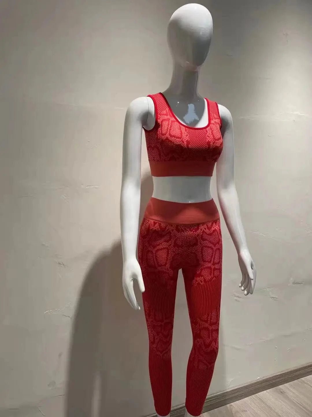 European and American snake print yoga suit sports vest high waist trousers seamless yoga suit track and field jogging suit