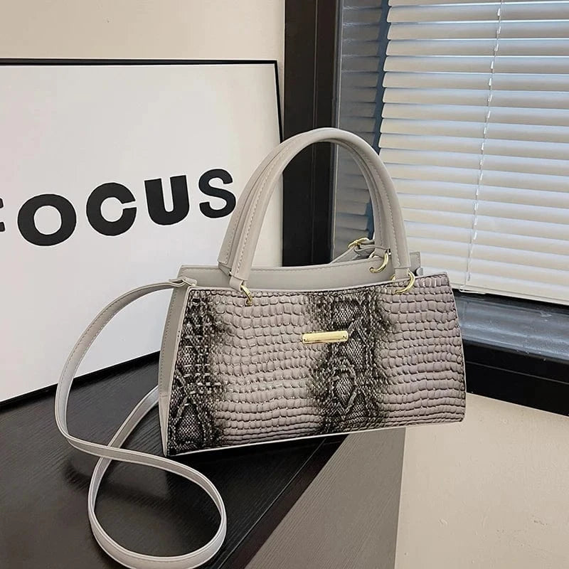 Factory wholesale High Quality handbags 2024 Light Lady Trendy Snake Skin Bags Lady Design Purses For Girls