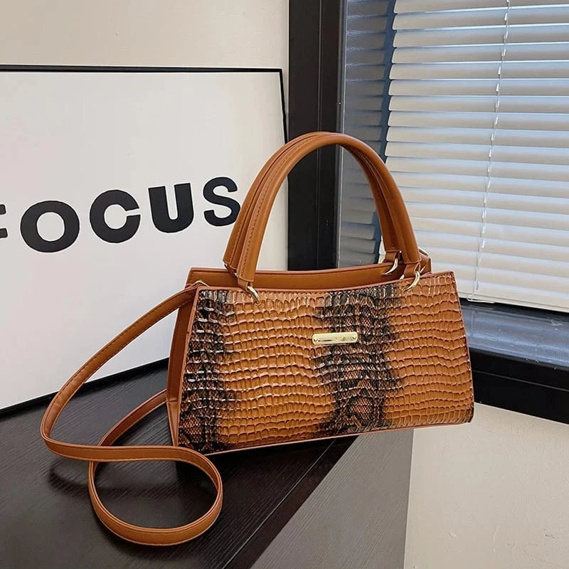 Factory wholesale High Quality handbags 2024 Light Lady Trendy Snake Skin Bags Lady Design Purses For Girls