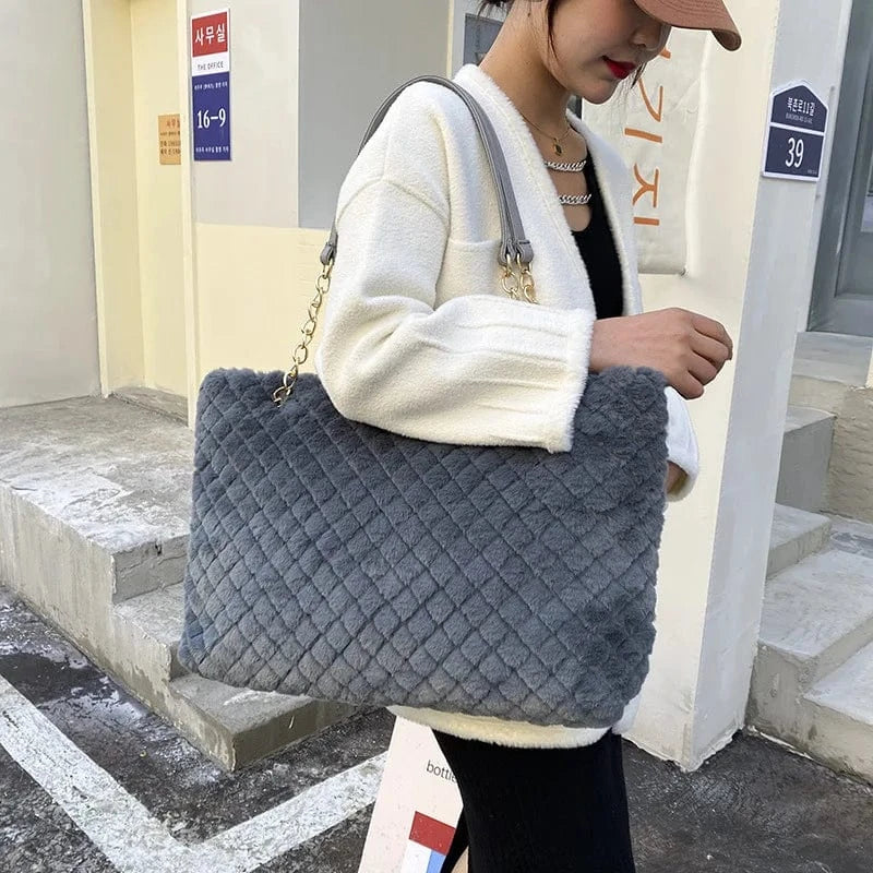 Factory Wholesale Large Plush Hand Bags Young Females Plush Tote Purses Girls Designer Faux Fur Handbags For Woman