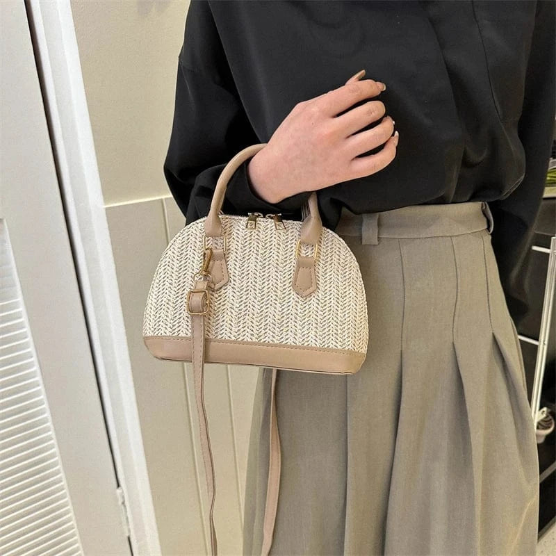 Factory Wholesale Shell Handbags 2023 Light Lady Trendy Straw woven bags lady fashion design purses For Ladies