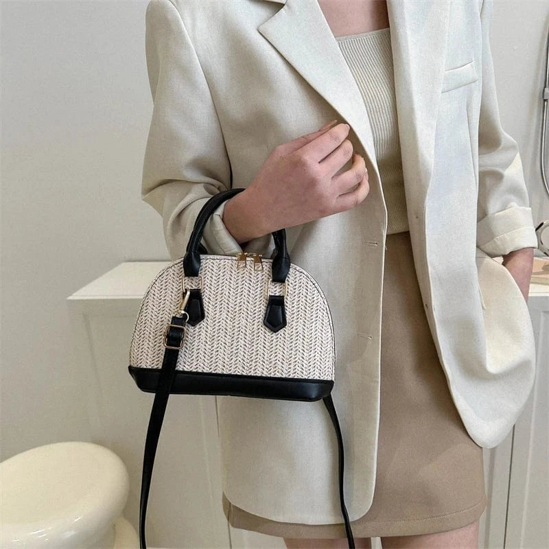 Factory Wholesale Shell Handbags 2023 Light Lady Trendy Straw woven bags lady fashion design purses For Ladies