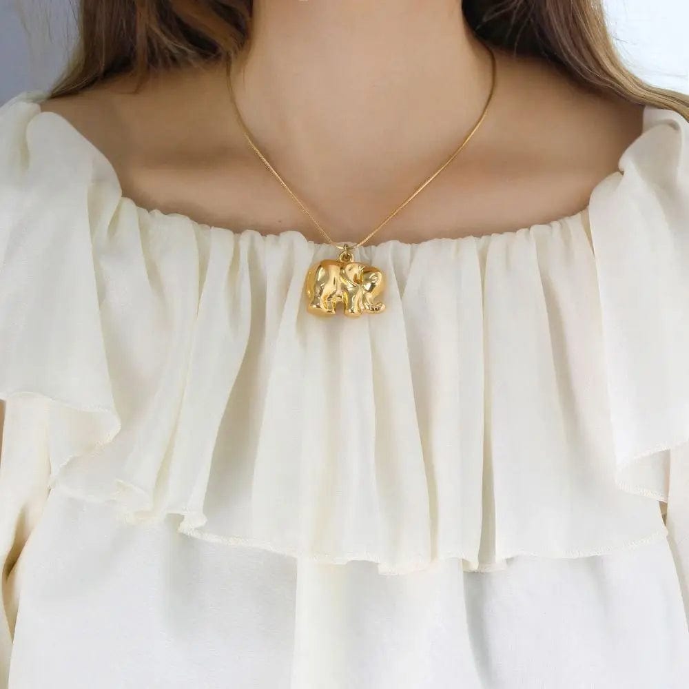 FANJIN Wholesale Gold Elephant Shaped Hollow Out Pendant Necklace Animal Necklace for Women Men Jewelry Elephant Necklace Set