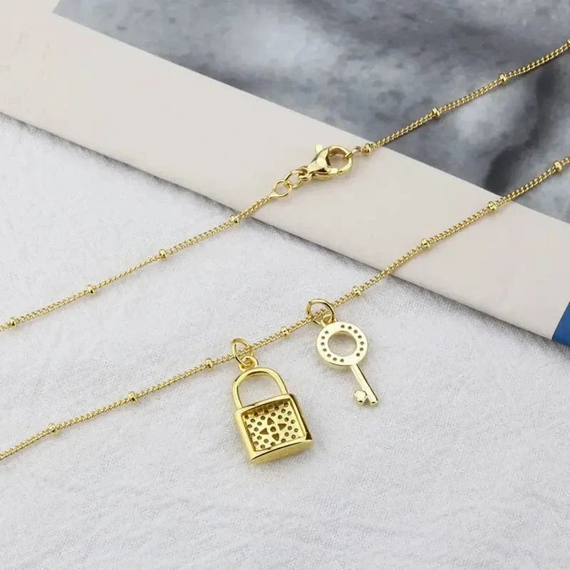 Fashion Key Lock Pendant Necklace 18K Gold Plated Copper Choker Inlaid Cubic Zirconia Clavicle Chain Jewelry
