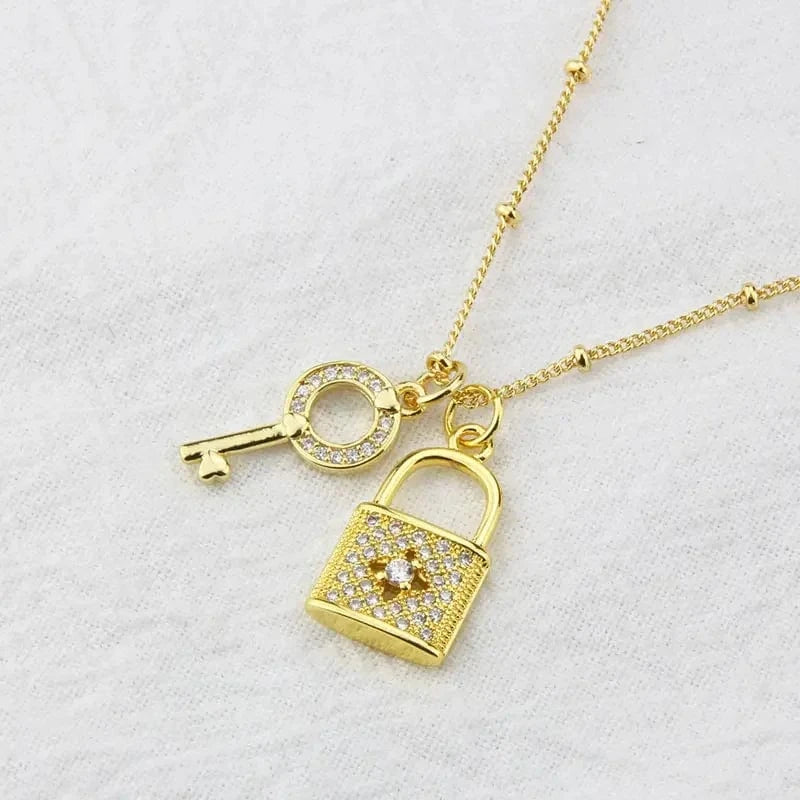 Fashion Key Lock Pendant Necklace 18K Gold Plated Copper Choker Inlaid Cubic Zirconia Clavicle Chain Jewelry