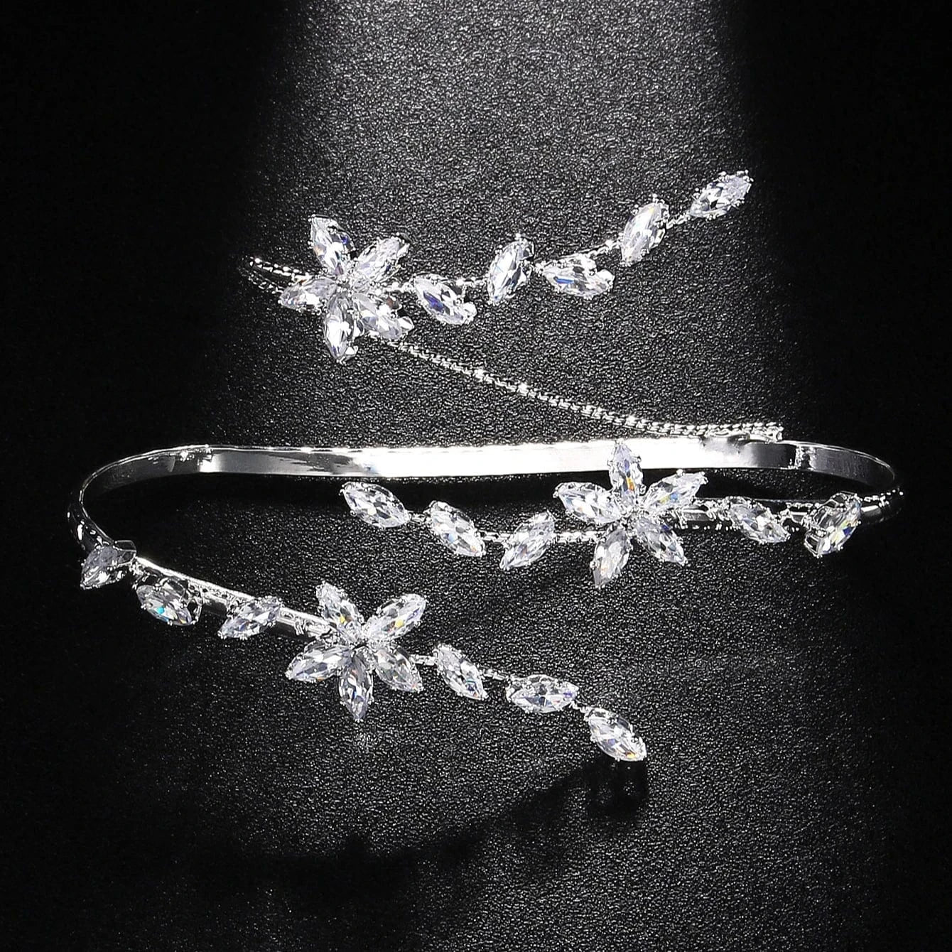 Fashion Rhinestone Leaf Bracelet Ornament For Women Girls Charms Bridal Wedding Accessories Hand Chain Jewelry
