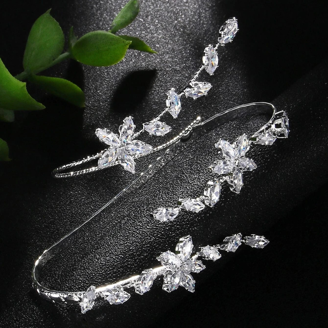 Fashion Rhinestone Leaf Bracelet Ornament For Women Girls Charms Bridal Wedding Accessories Hand Chain Jewelry