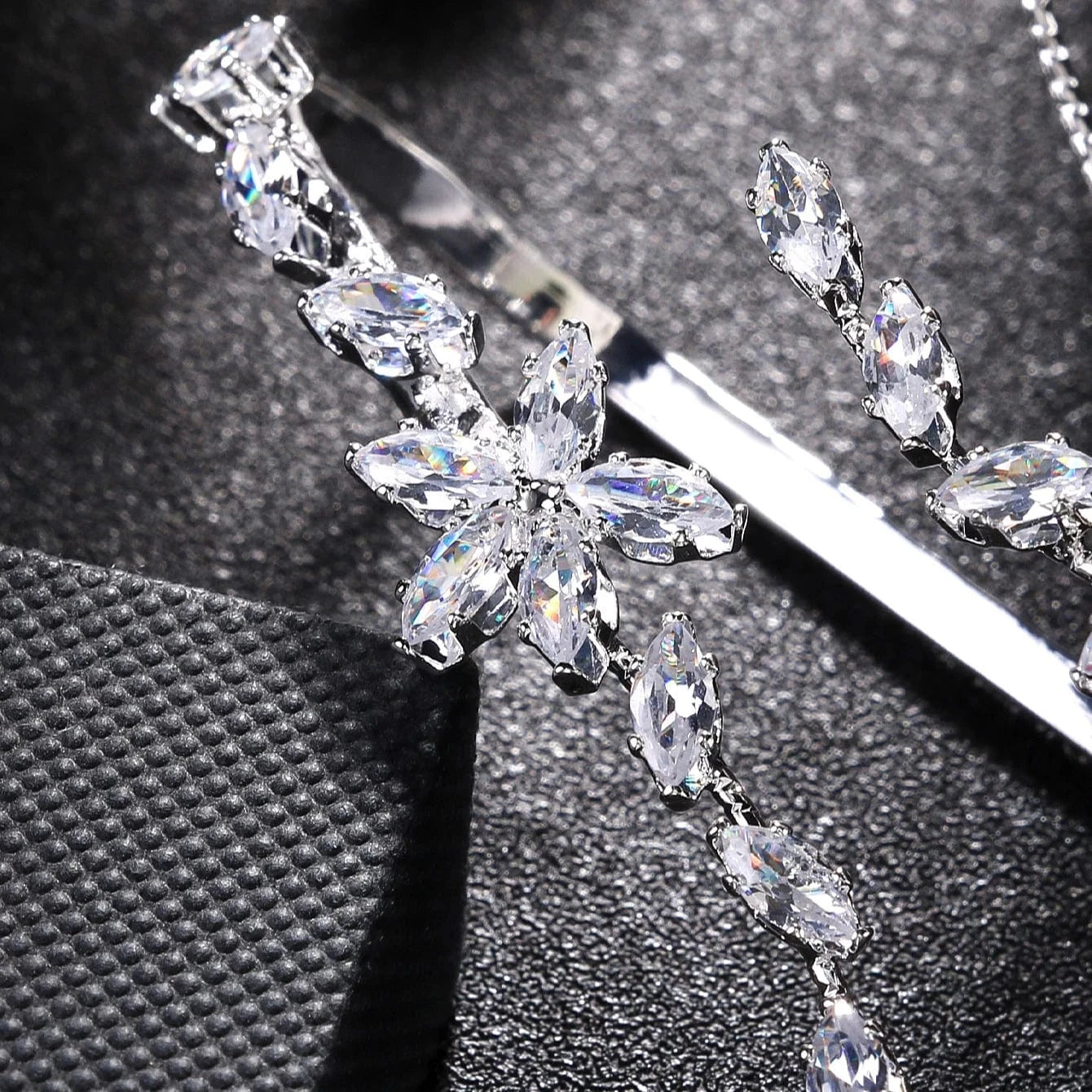 Fashion Rhinestone Leaf Bracelet Ornament For Women Girls Charms Bridal Wedding Accessories Hand Chain Jewelry