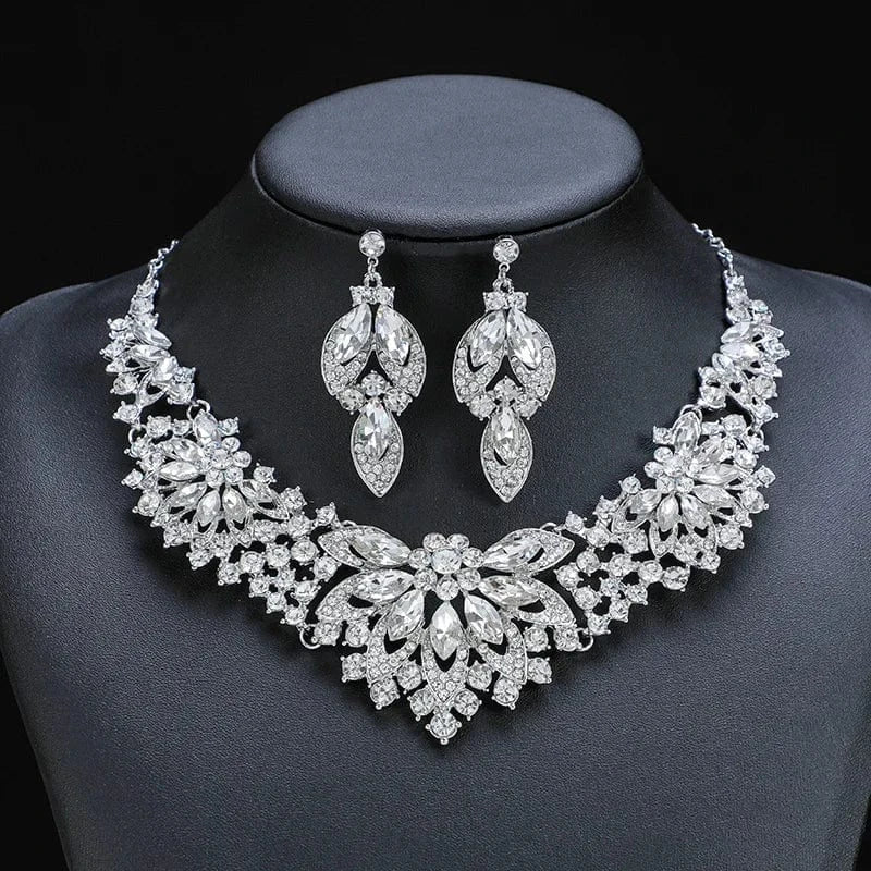 fashion / White Vintage Style Jewelry Necklace Set Women's 2-Piece Set Leaf Flower Exaggerate Luxury Jewelry Bridal ceremonial dress Accessories
