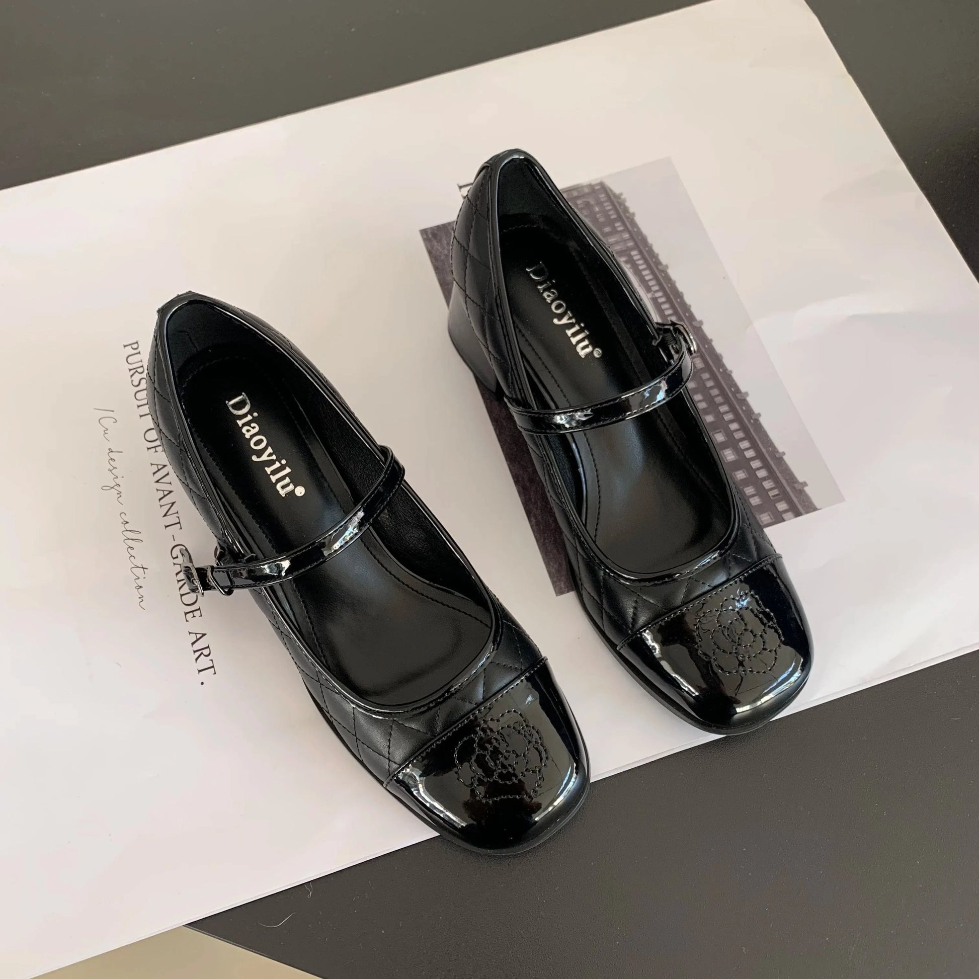 French Mary Jane high heels thick heel round toe color matching retro small leather shoes autumn and winter 2023