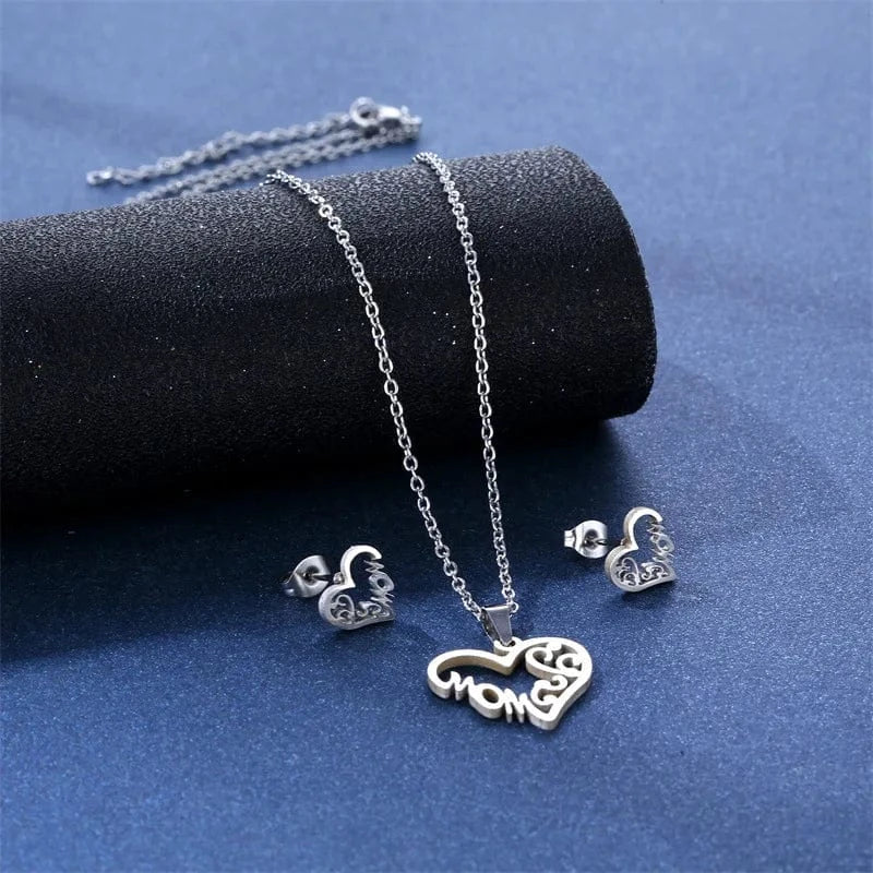 Heart / Silver European and American Heart Shaped MOM Letter Pendant Necklace Set Mother's Day Gift Elegant Design Jewelry for Women Chain