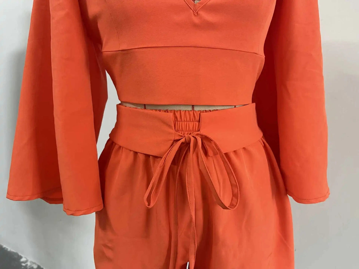 Hk3036 2024 New Elegant Women's Two Piece Shorts Set V-neck Halter Flared Sleeve Shorts Suit Fashion Casual 2pc Outfit