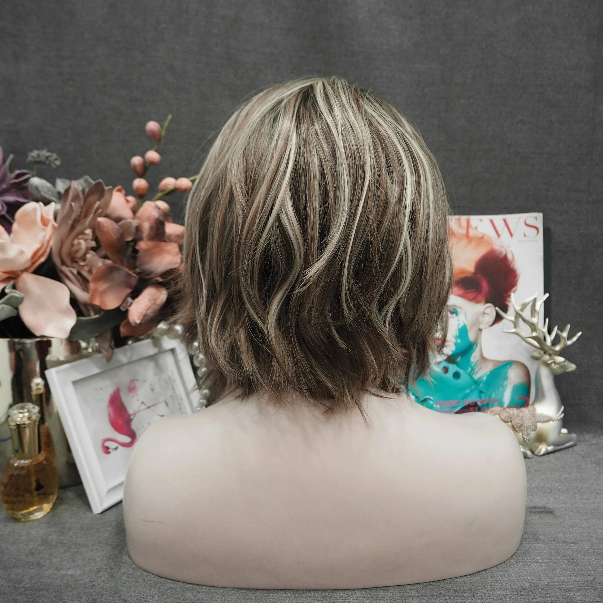 Honey Blonde Highlight Short Wig